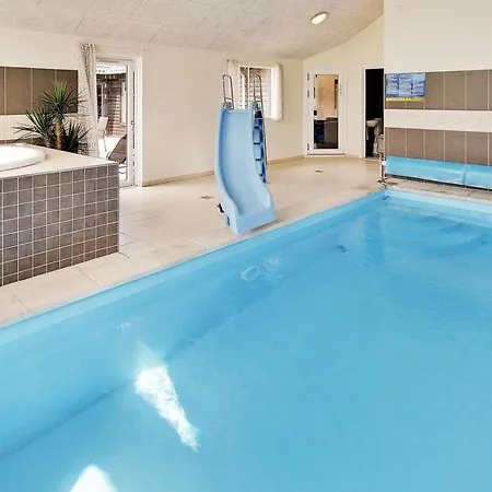 Sleeps 20 Pool Wifi Ferienhaus